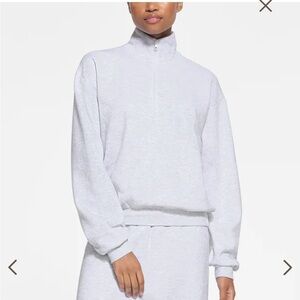 NEW SKIMS Cotton Fleece Classic Quarter Zip Pullover (Light Grey / M)